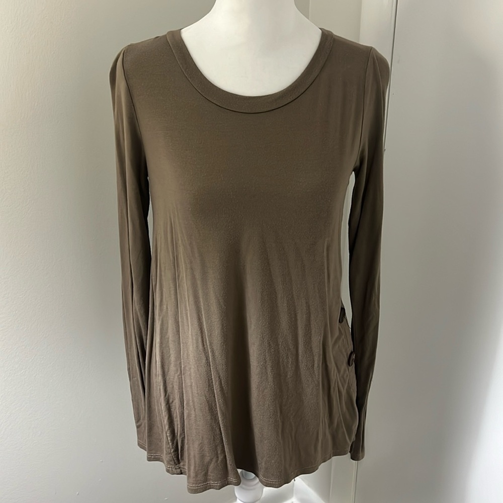 Women’s long sleeve top